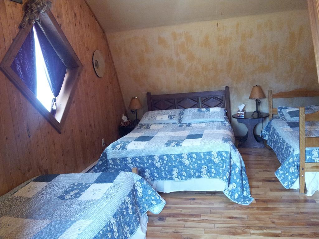 Grangette Entre Chiens Et Loups Hotel L'Anse-Saint-Jean Room photo