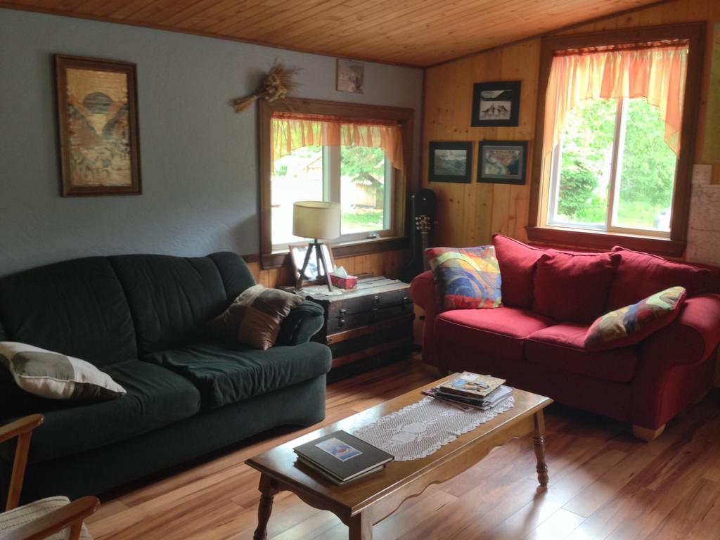 Grangette Entre Chiens Et Loups Hotel L'Anse-Saint-Jean Room photo