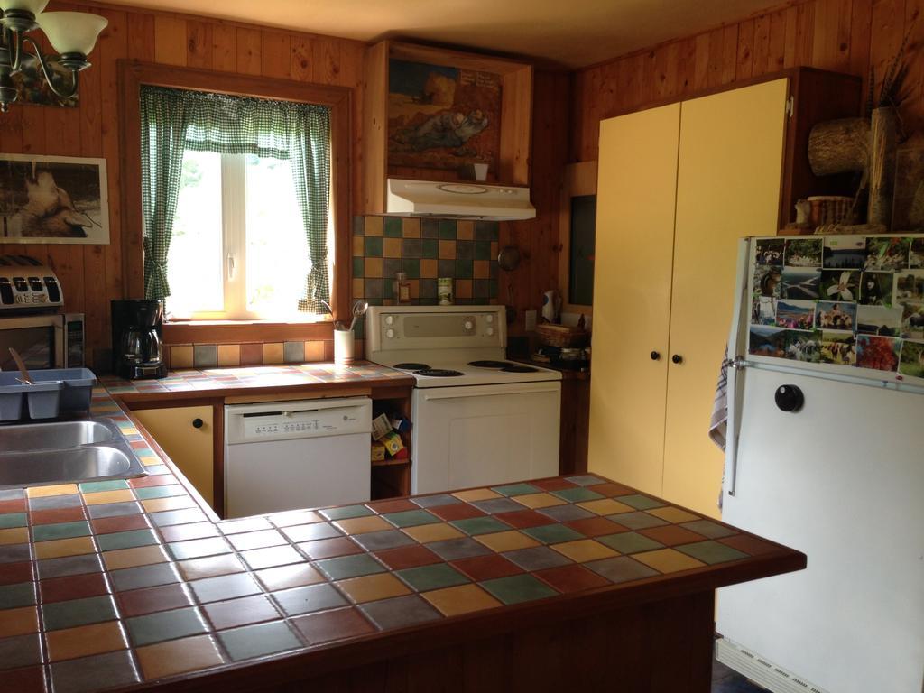 Grangette Entre Chiens Et Loups Hotel L'Anse-Saint-Jean Room photo