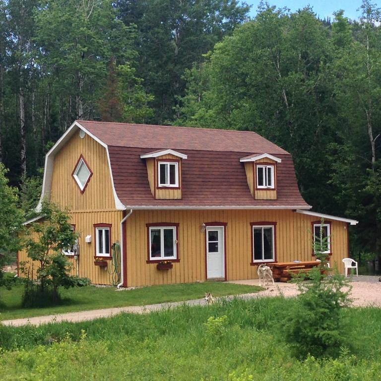 Grangette Entre Chiens Et Loups Hotel L'Anse-Saint-Jean Room photo